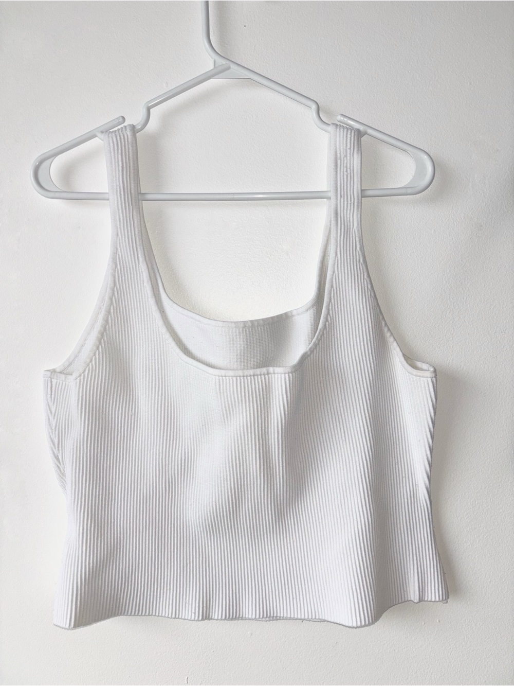 Babaton White Ribbed Cropped Tank